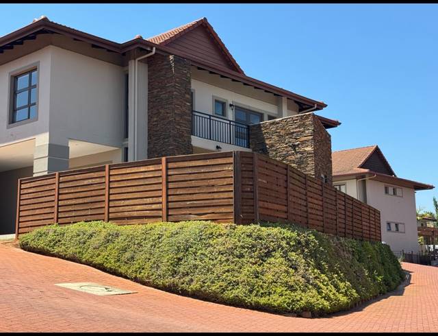 5 BEDROOM TOWNHOUSE FOR SALE IN IZINGA